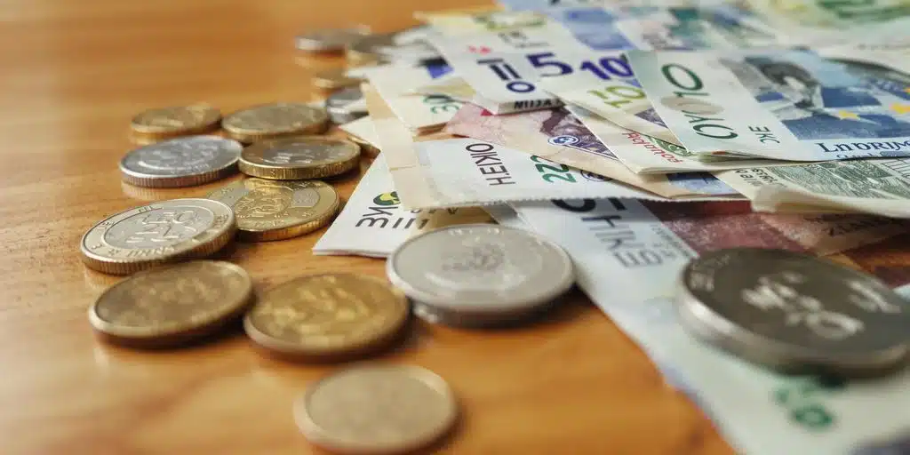 EUR/USD chart highlighting 1.1500 support level - Ultima Markets