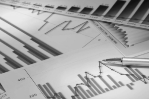 【2026专业审计】QQQ ETF还能买吗?深度解析隐藏成本、风险回撤与四大替代方案