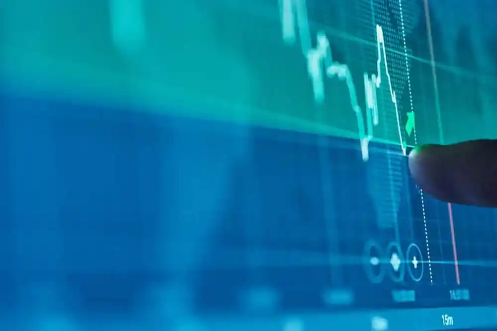 三个真正影响你账户净值的核心成本:滑点 (Slippage)、隔夜利息 (Swap),以及监管牌照的隐形成本。 - Ultima Markets